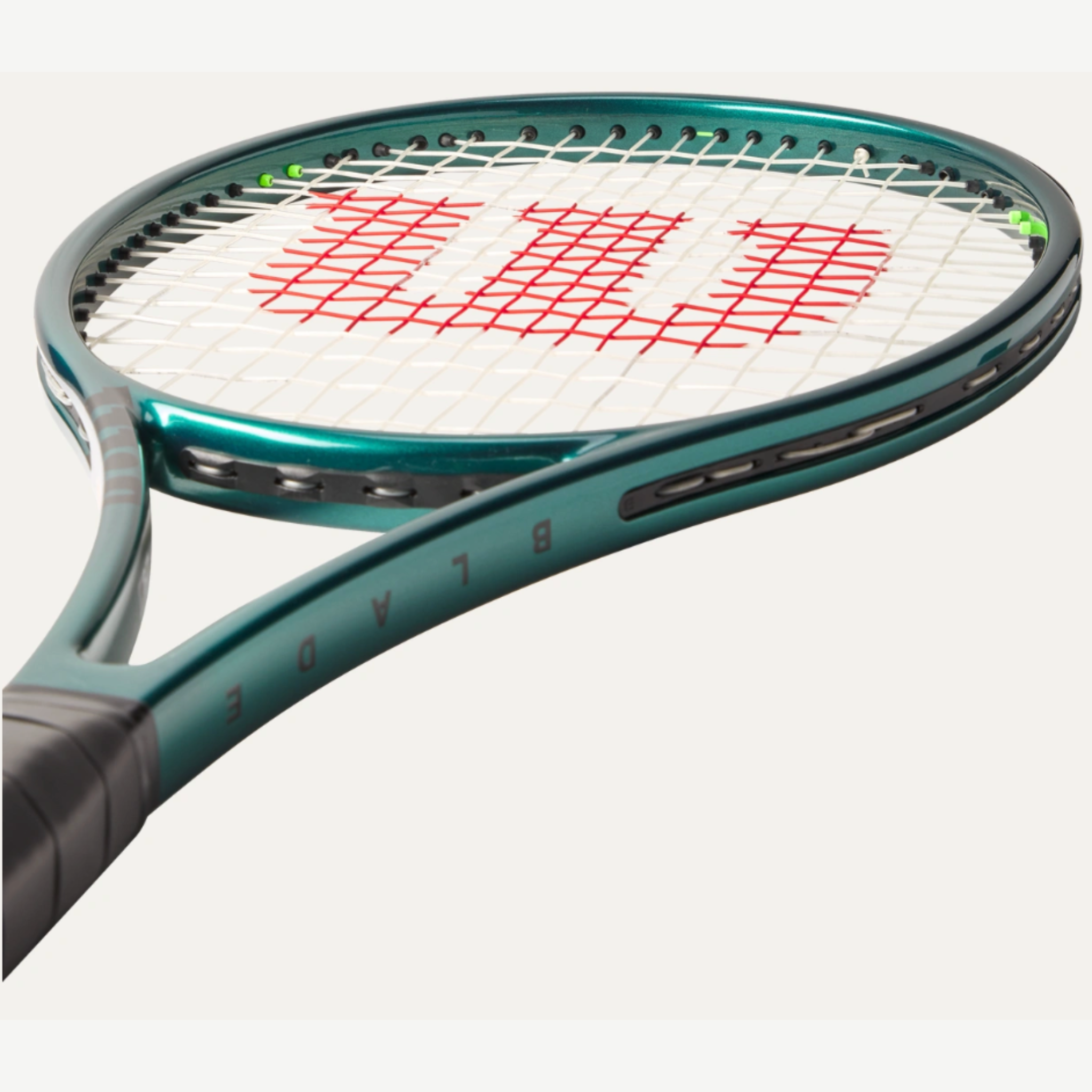Wilson Blade 98 16x19 V9 Tennis Racket